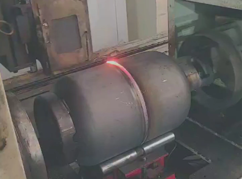 Soldagem de costura circular semiautom&aacute;tica de cilindro para linha de produ&ccedil;&atilde;o de cilindros de GLP